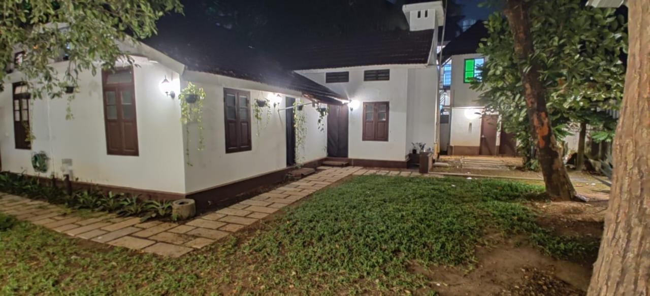 Lannister Inn Kochi Luaran gambar